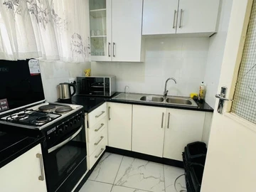 2 Bedroom Flat & Apartment