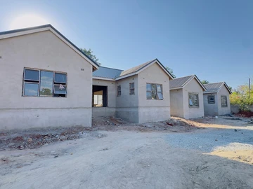 4 Bedroom Flat & Apartment