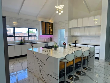 5 Bedroom House
