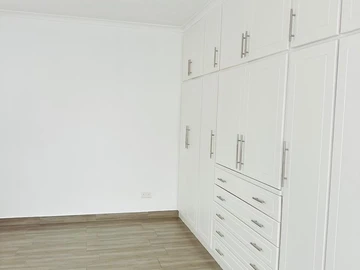 4 Bedroom Flat & Apartment