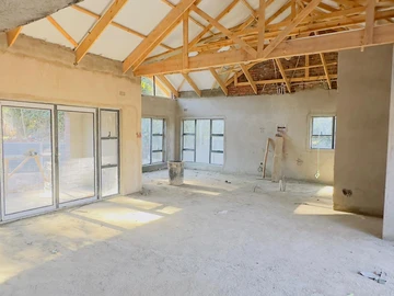 4 Bedroom Flat & Apartment
