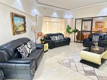 9 Bedroom House