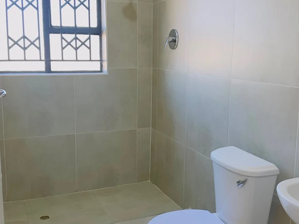 4 Bedroom Flat & Apartment