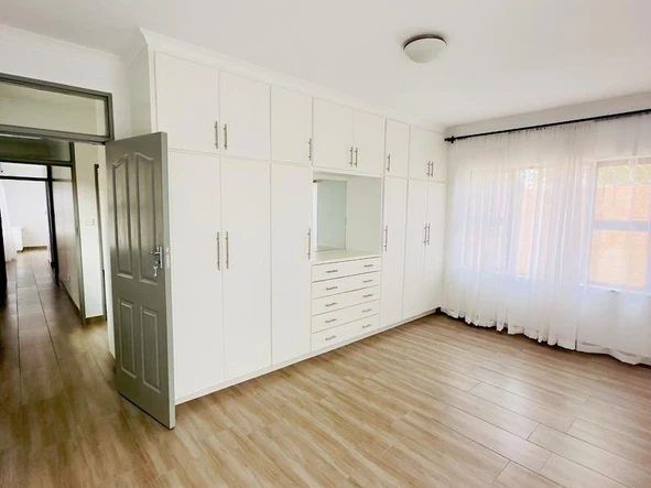 3 Bedroom Flat & Apartment