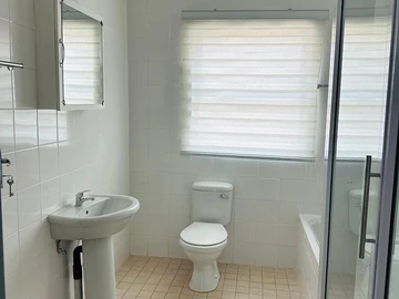 4 Bedroom Flat & Apartment