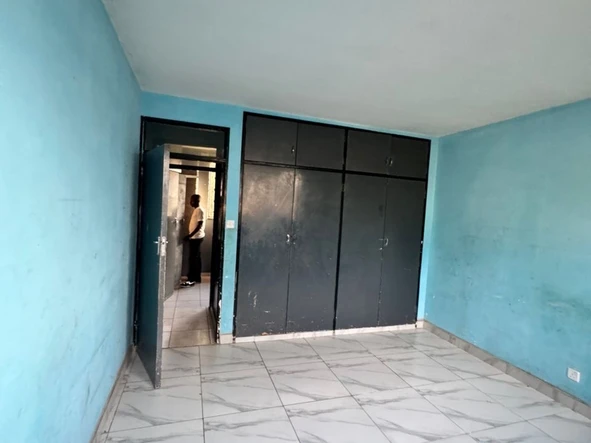 2 Bedroom Flat & Apartment