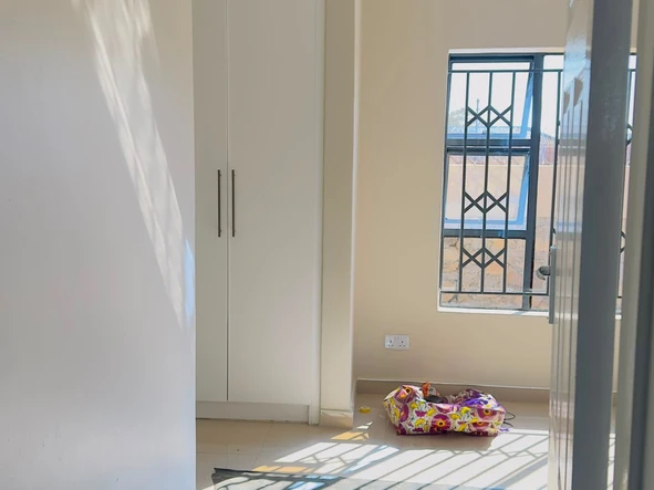 4 Bedroom Flat & Apartment