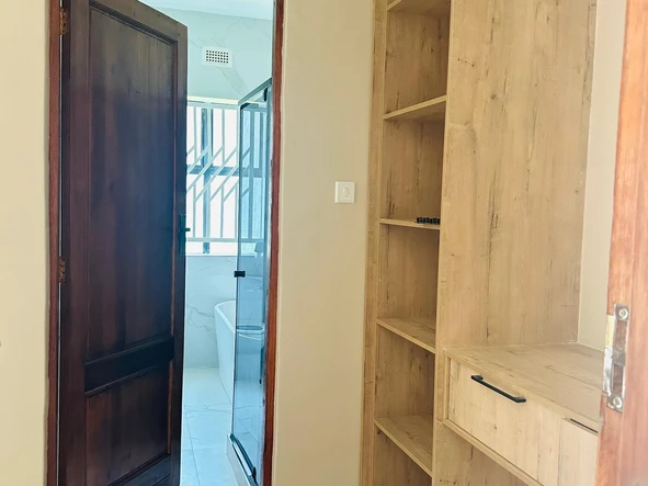 3 Bedroom Flat & Apartment