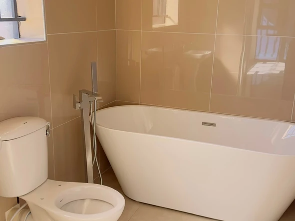 4 Bedroom Flat & Apartment