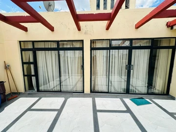 2 Bedroom Flat & Apartment