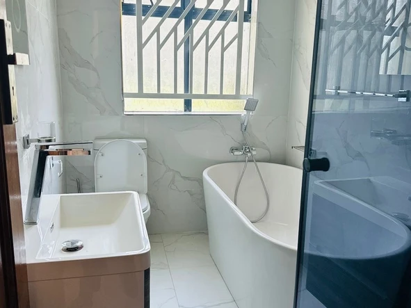 3 Bedroom Flat & Apartment