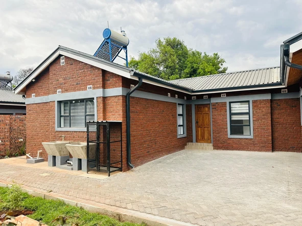 3 Bedroom Flat & Apartment