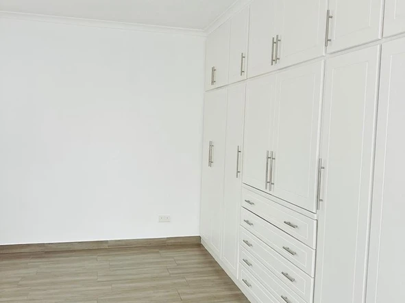 3 Bedroom Flat & Apartment