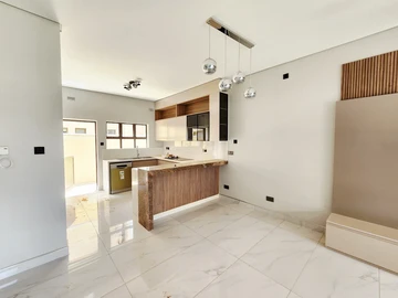 3 Bedroom Flat & Apartment