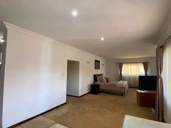 9 Bedroom House