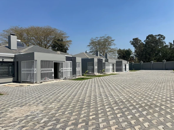 3 Bedroom Flat & Apartment