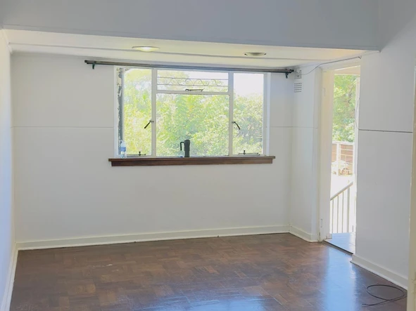 2 Bedroom Flat & Apartment
