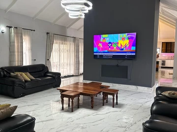 5 Bedroom House