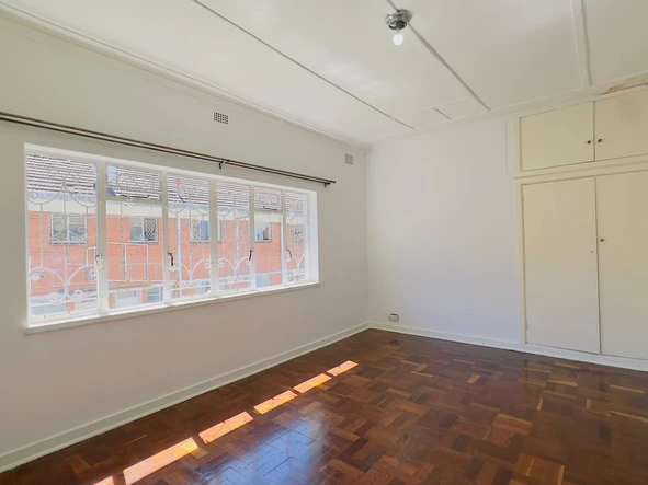 2 Bedroom Flat & Apartment