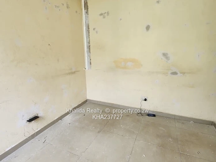 Eastlea commercial space to let