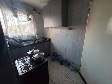 2 Bedroom Flat & Apartment