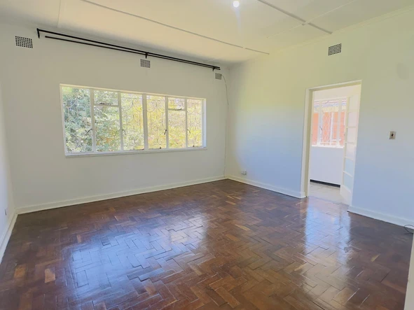 2 Bedroom Flat & Apartment