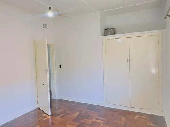 2 Bedroom Flat & Apartment