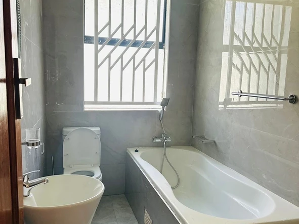 3 Bedroom Flat & Apartment